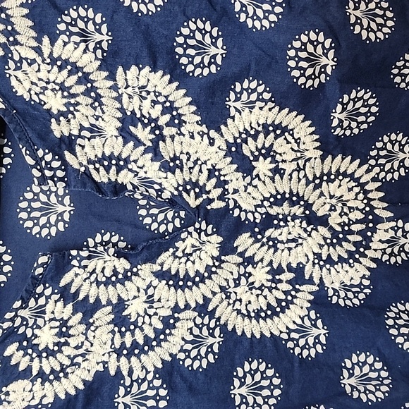 Talbots Blue & White Embroidered Lightweight Floral Blouse Size XL - Picture 3 of 8
